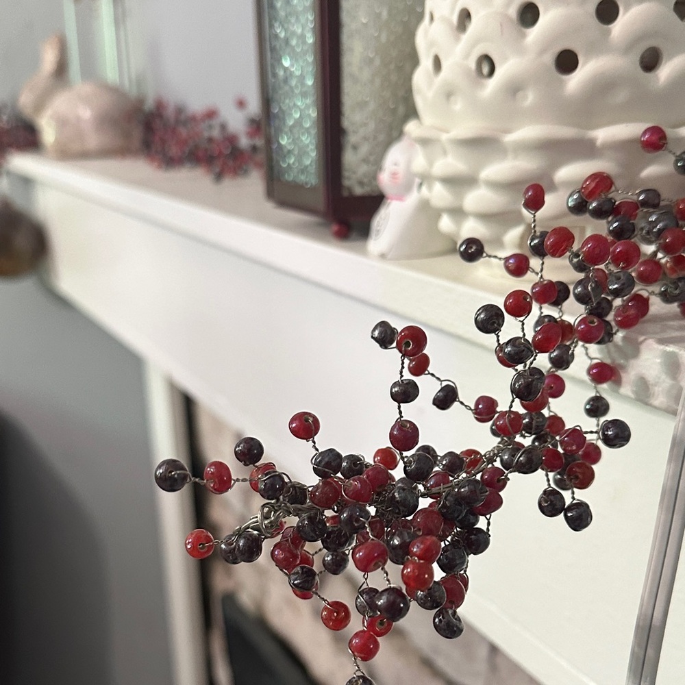 Pottery Barn Vintage Festive Red and Black Berry Garland
